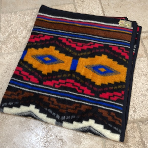 West Germany Made Blanket VINTAGE GORGEOUS SOUTHWESTERN DESIGN!! 69”x57” - Picture 6 of 7
